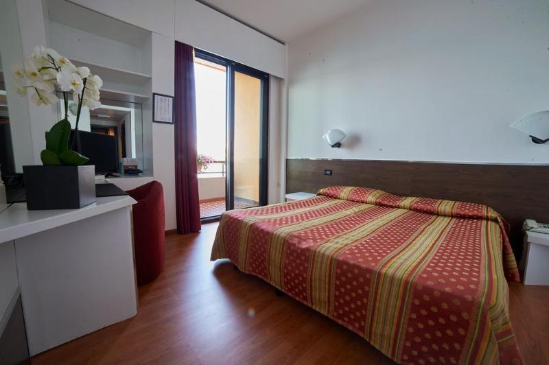 Hotel Concorde Arona Bagian luar foto